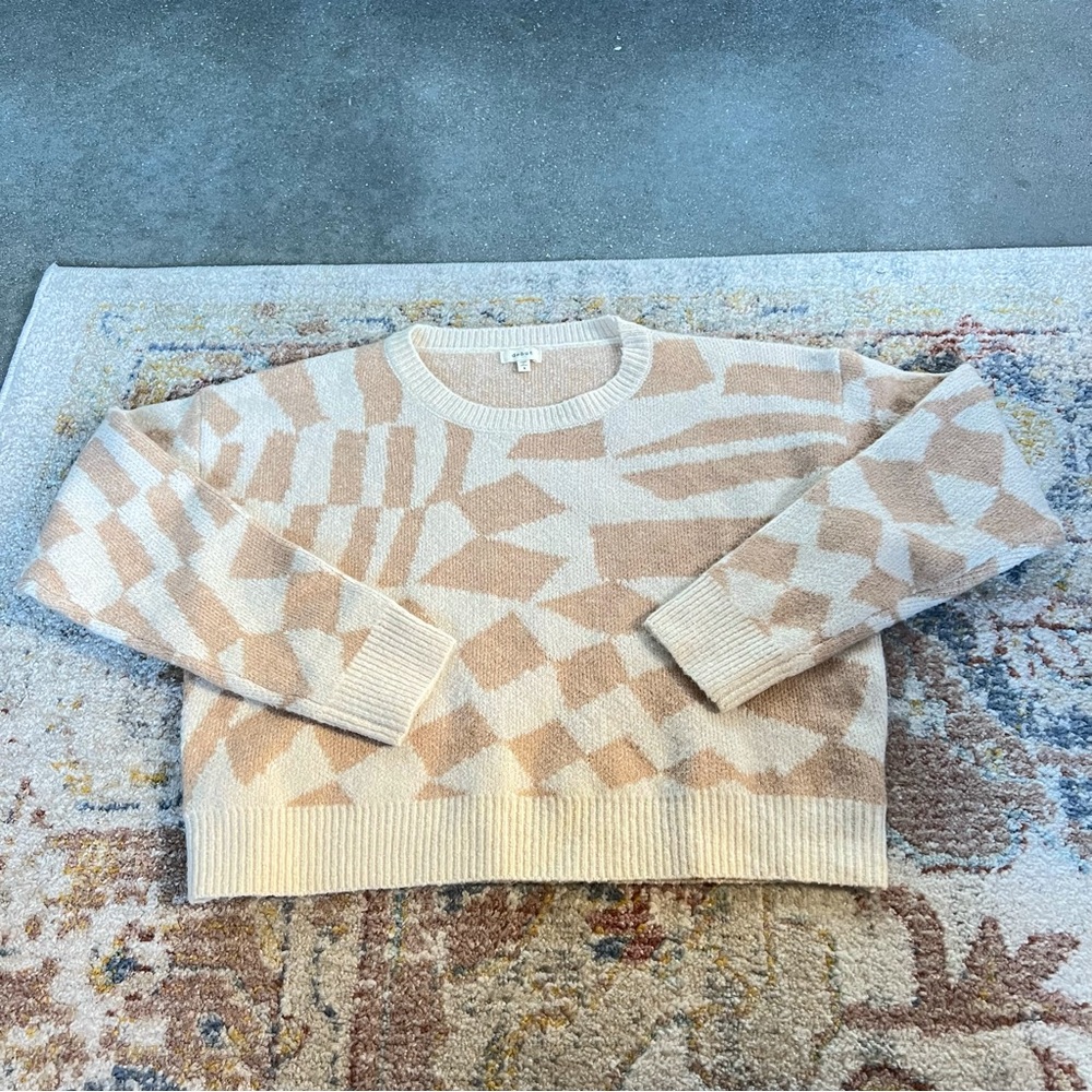 DEBUT SWEATER